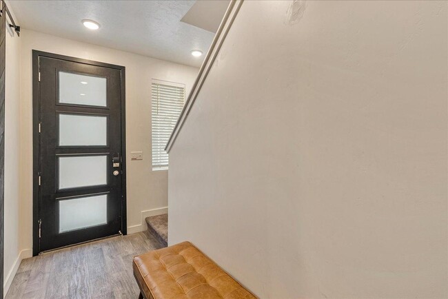 Building Photo - 623 E 460 S