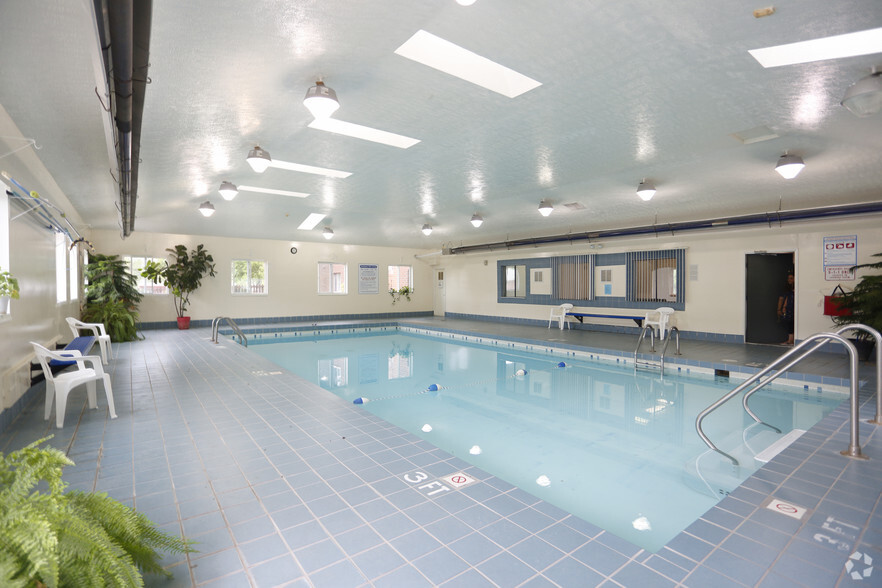 Pool - Middlefield Village Apartments