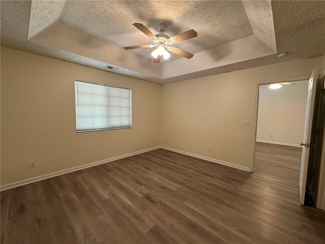 Building Photo - 3985 Hidden Hollow Dr
