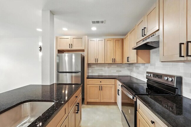 Building Photo - 3206 Sayle St