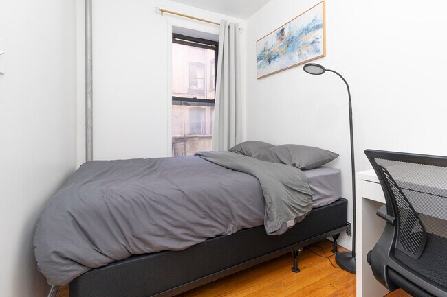 Building Photo - 1823 2nd Ave