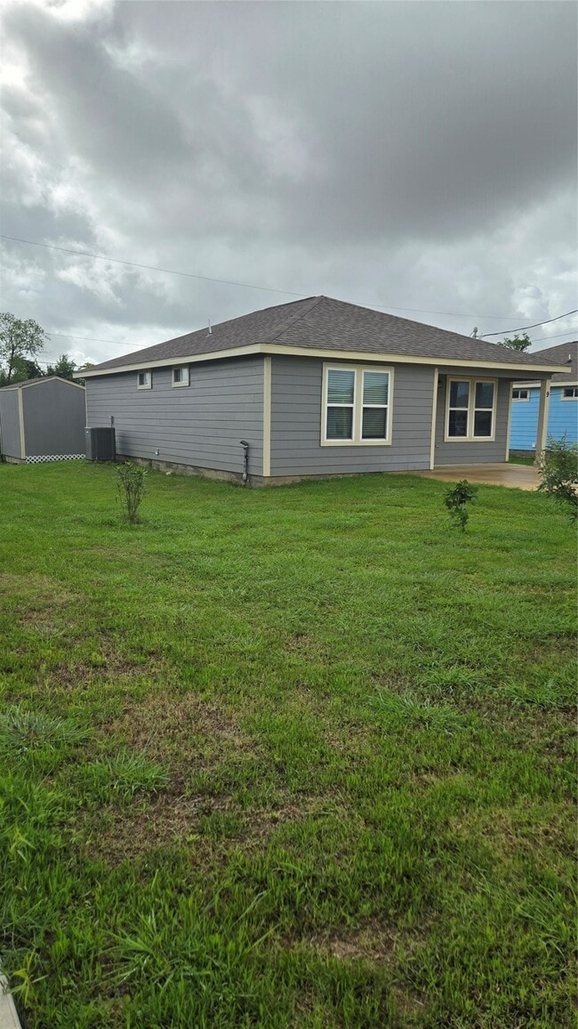Building Photo - 2724 Avenue D