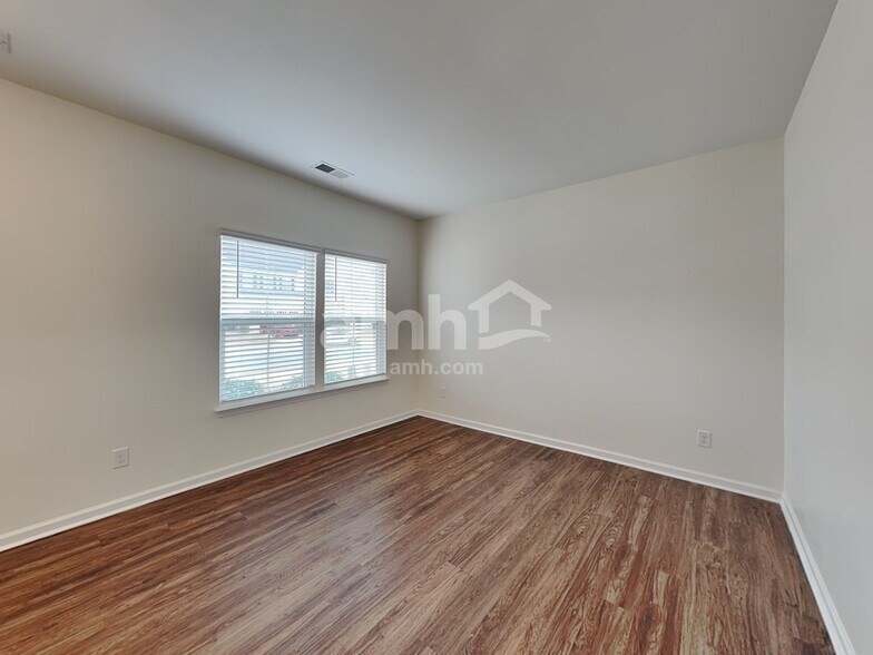 Building Photo - 648 Hamilton Park Dr