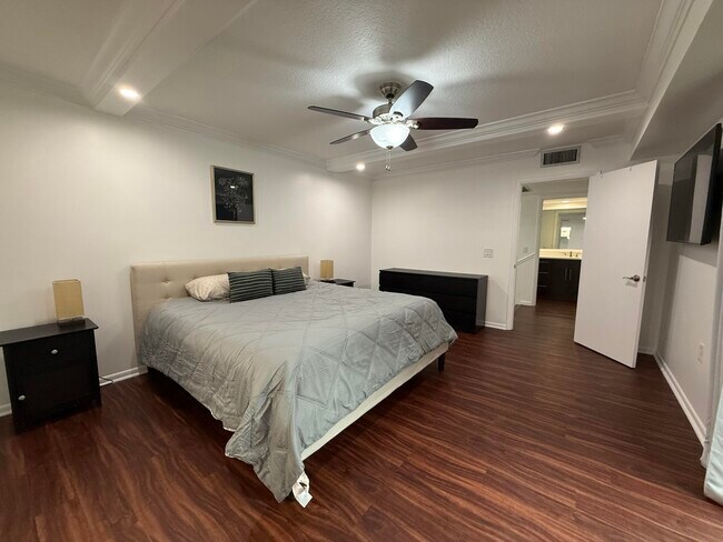 Building Photo - 2410 24th Ln