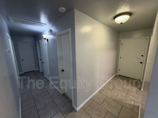 Building Photo - 4122 W Monte Vista Ave