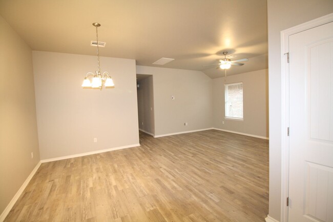 Building Photo - Cute 3 Bedroom Duplex in Edmond