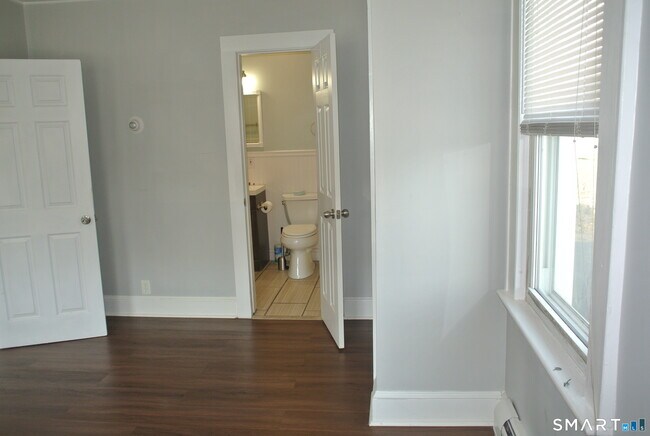 Building Photo - 115 Maltby St