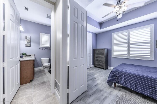Building Photo - 10300 Tarpon Landings Terrace