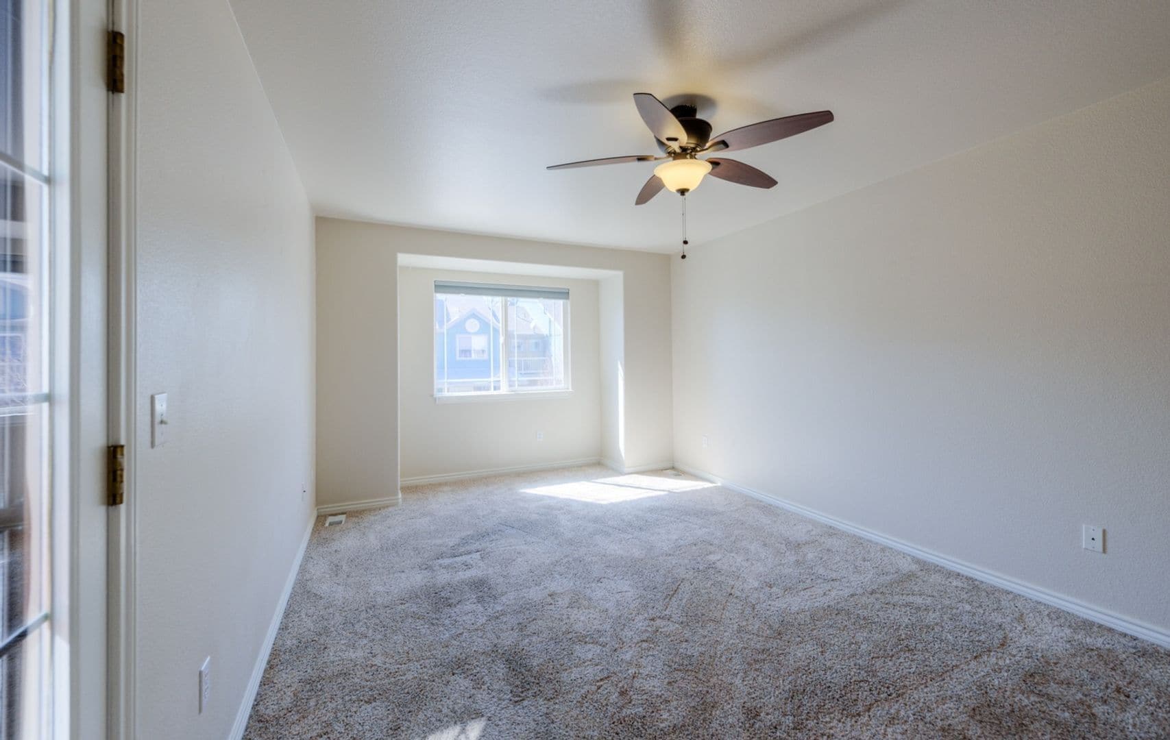 Building Photo - 835 Kane Dr