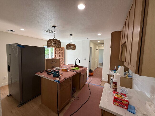 Building Photo - BRAND NEW REMODEL (2026) - Large 7 Bedroom House on Faber (Lease out, pending signatures. Check b...