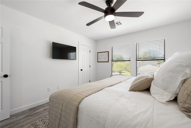 Building Photo - 902 Durham Pl