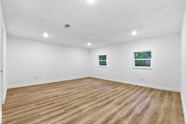 Building Photo - 6718 Deer Ridge Ln