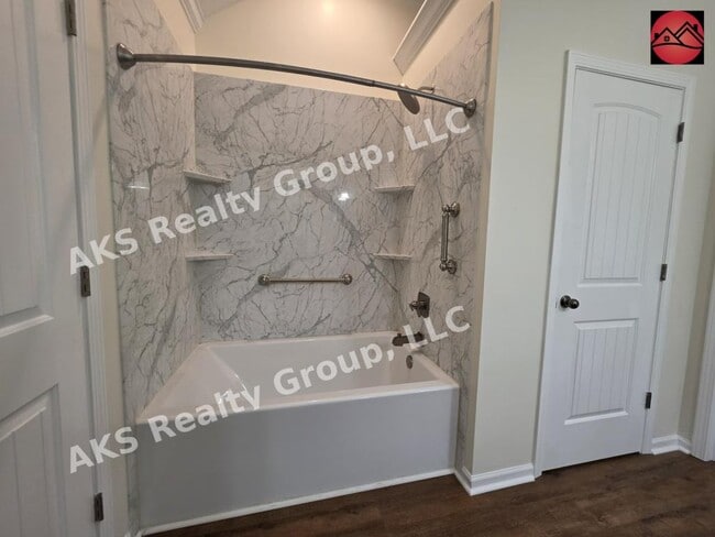 Building Photo - 6116 Townley Way