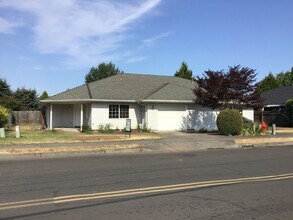 Building Photo - Silverton Duplex #13146