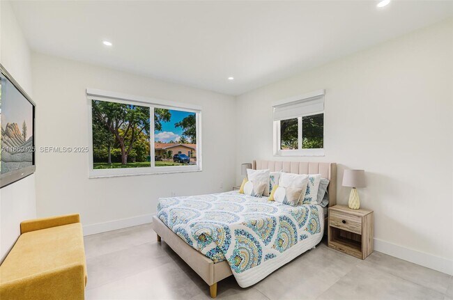 Building Photo - 17460 SW 85th Ave