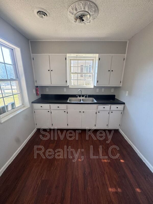Building Photo - 702 Eastanallee Ave