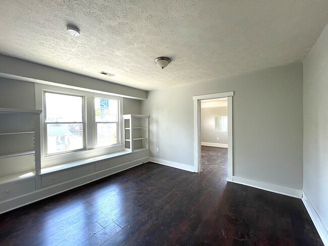 Building Photo - 3469 W 45th St