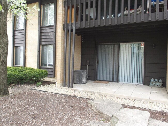 Building Photo - 6158 Knoll Way Dr