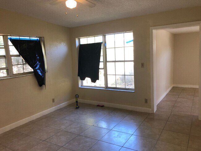 Building Photo - Large 5-2 house by Walmart