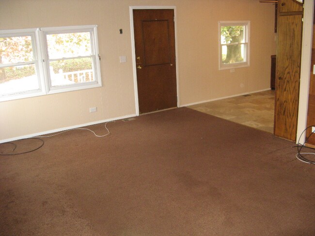 Building Photo - 5743 Sullivan Trail