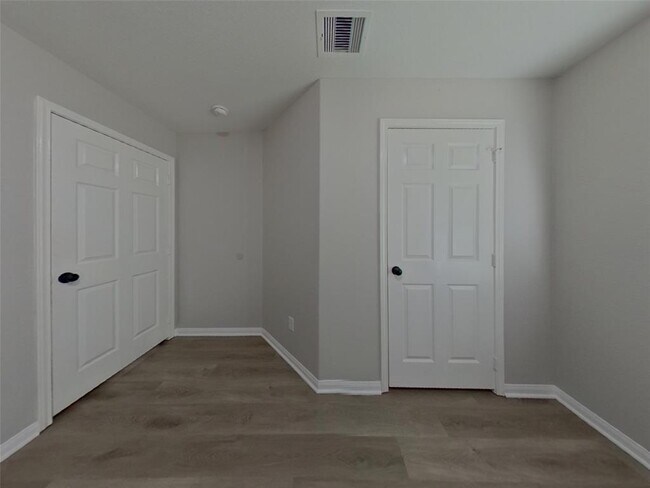 Building Photo - 10457 Royal Andrews Dr