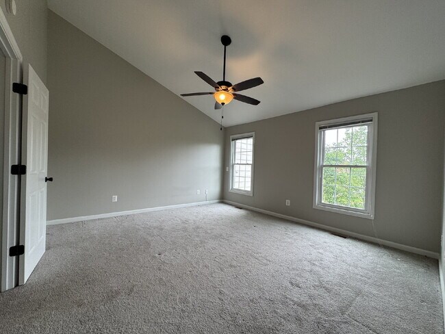 Building Photo - Your Exquisite Herndon Sanctuary Awaits