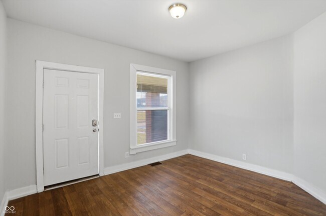 Building Photo - 512 N Beville Ave