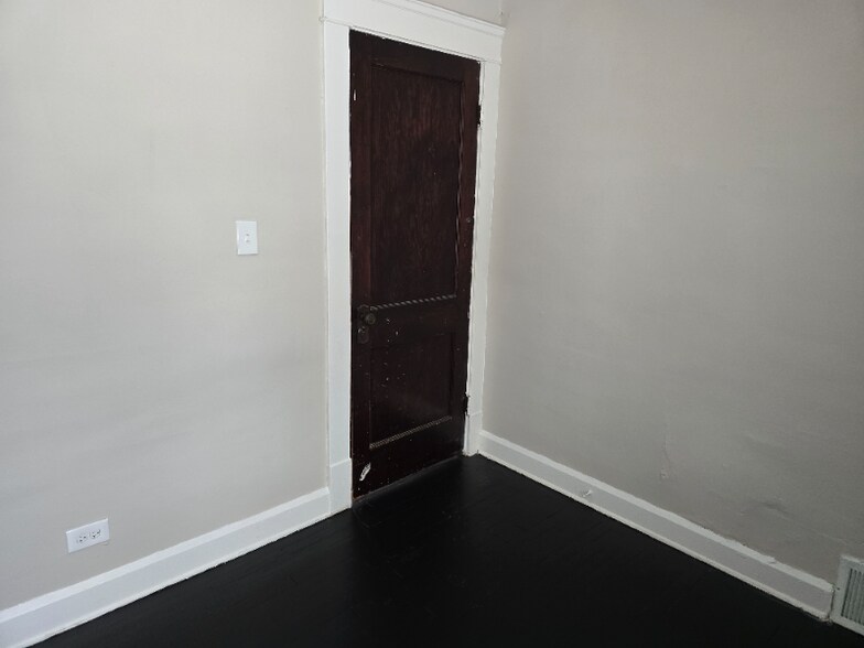 Building Photo - 1724 Cliffview Rd