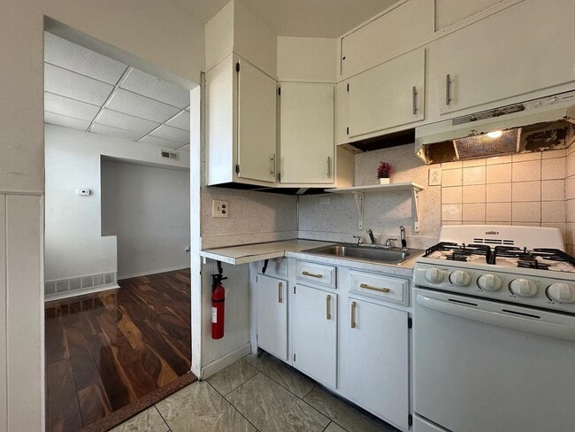 Building Photo - 6642 Frankford Ave