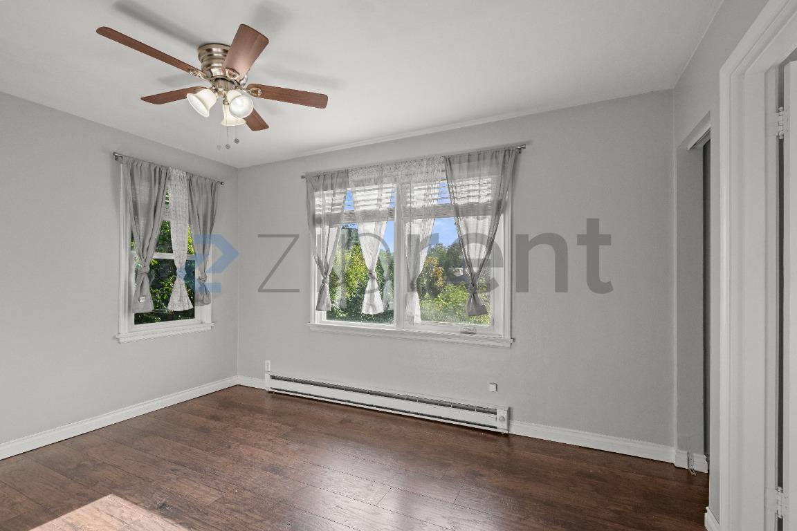 Building Photo - Unit