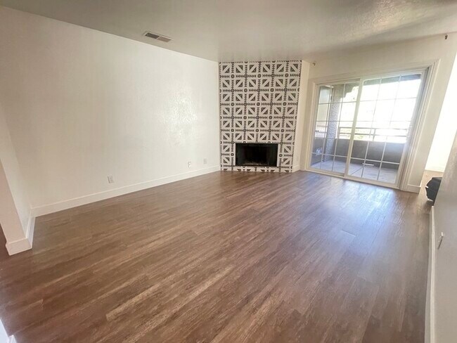 Building Photo - Carry Over Showing: This property has been...