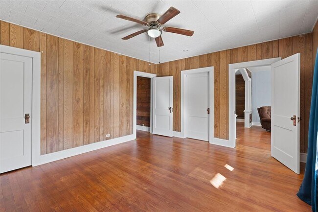 Building Photo - 408 S Gabriel St