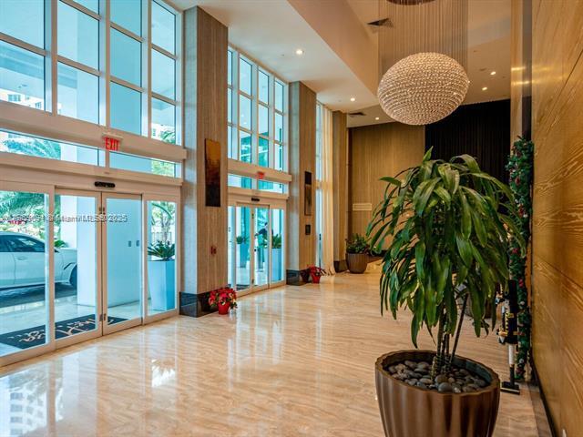 Building Photo - 950 Brickell Bay Dr