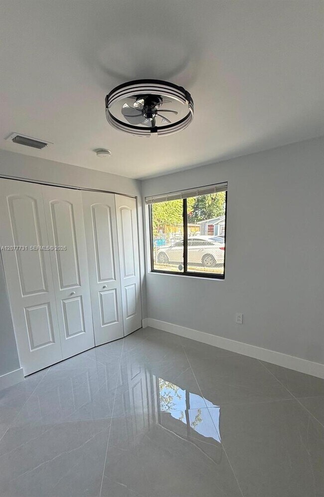 Building Photo - 305 NE 58th Terrace