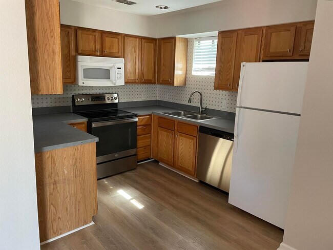 Building Photo - 2315 Timber Oak Ln