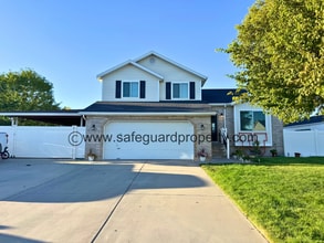 Building Photo - Welcoming Multi-Level Home for Rent in Wes...