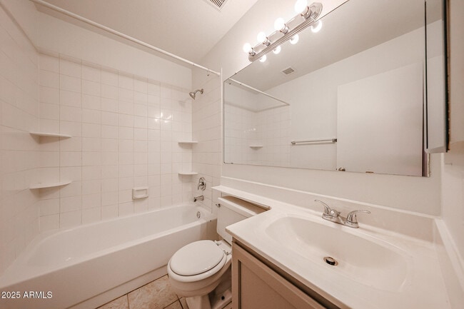 Building Photo - 214 S Rush Cir E