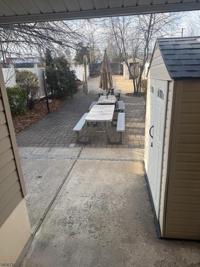 Building Photo - 28 Reid St