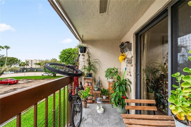 Building Photo - 1141 SW 105th Ave