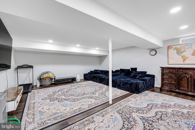 Building Photo - 10904 Gainsborough Rd