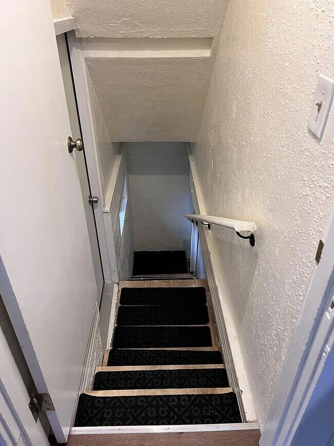 Building Photo - Beautifully Imperfect Character Craftsman Home! Eastside Olympia Home