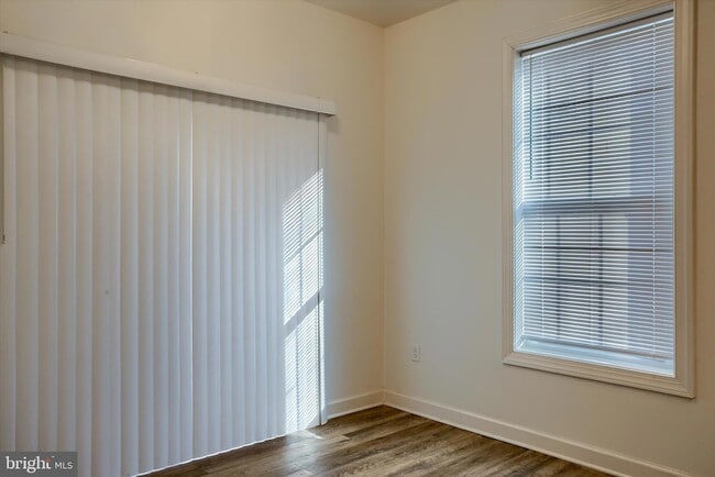 Building Photo - 30 Parkview Dr