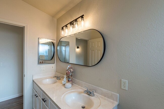 Building Photo - Elegant, Exclusive & Exquisite in this dre...