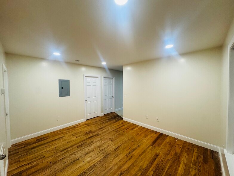 Living Rm - 38 Hanover St