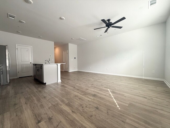 Building Photo - Newly Built 3 Bedroom Home - Baxter