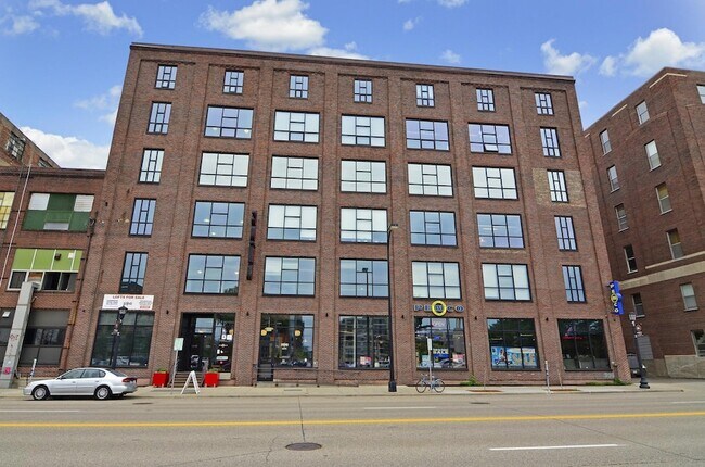 Building Photo - 718 N Washington Ave