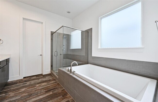 Building Photo - 5904 Florencia Ln
