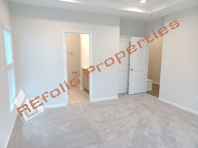 Building Photo - Beautiful 4BD 2.5BA Home w/Primary Suite o...