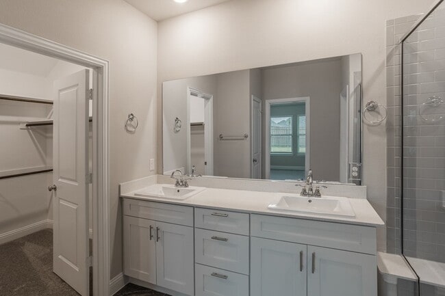 Building Photo - 5917 Bellflower Dr