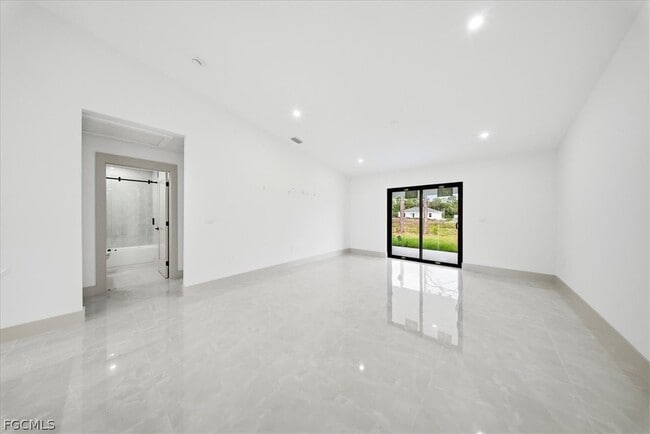 Building Photo - 541 Chalet Ave S